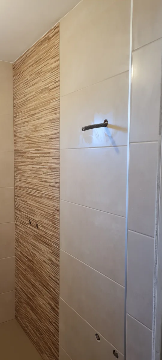 Frise mosaïque bois salle de bain Arleux Vicari Fils