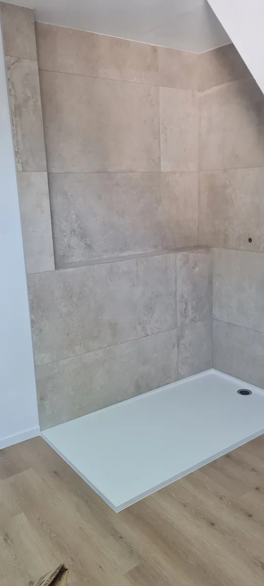 Pose faïence grand format salle de bain Roost-Warendin